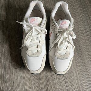 Nike Venture Runner Sneakers Size 9.5